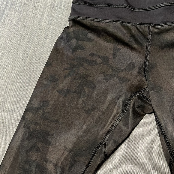 Lululemon • Inspire Crop Legging Savasana Camo - Picture 6 of 6